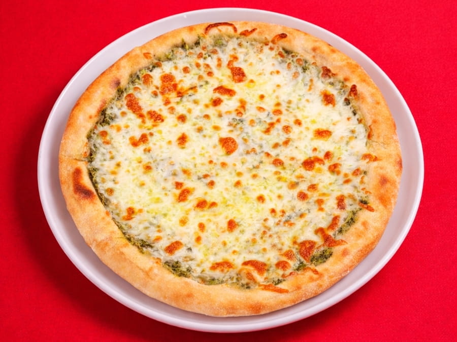 Пицца с курицей и шпинатом