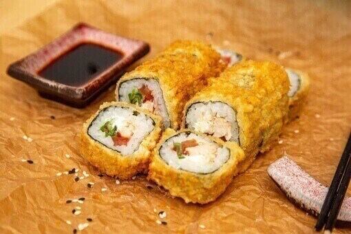 Жареный с курицей и зеленым луком