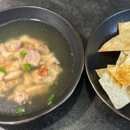 Бульон с шашлыком из филе бедра курицы