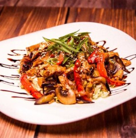 Теплый салат с курицей
