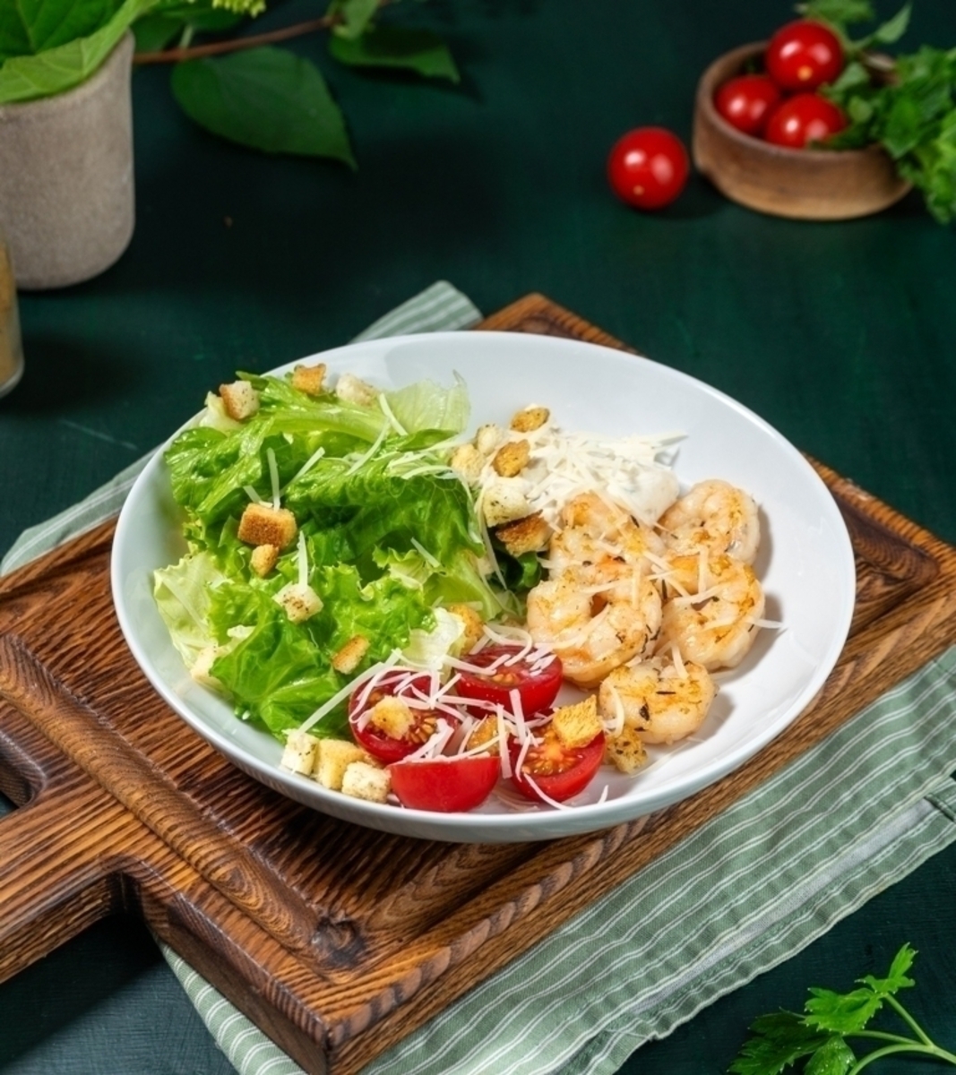 Салат "Цезарь" с жареным креветками