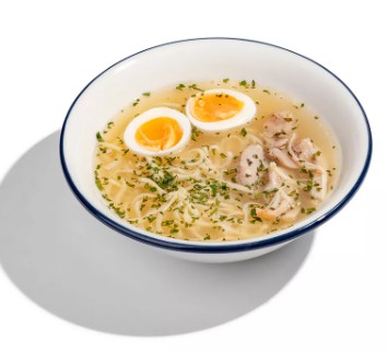Куриный бульон с лапшой и яйцом