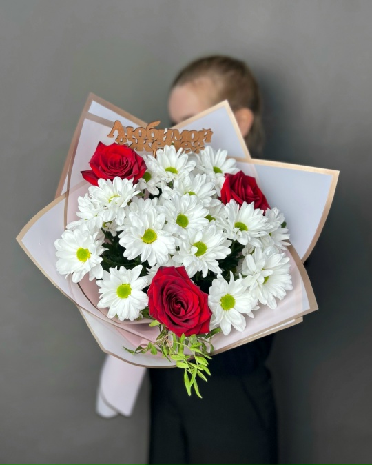 Букет из роз и хризантем