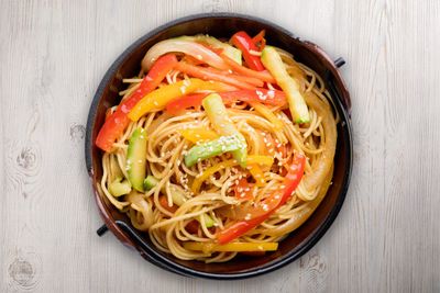 Wok яичная с овощами