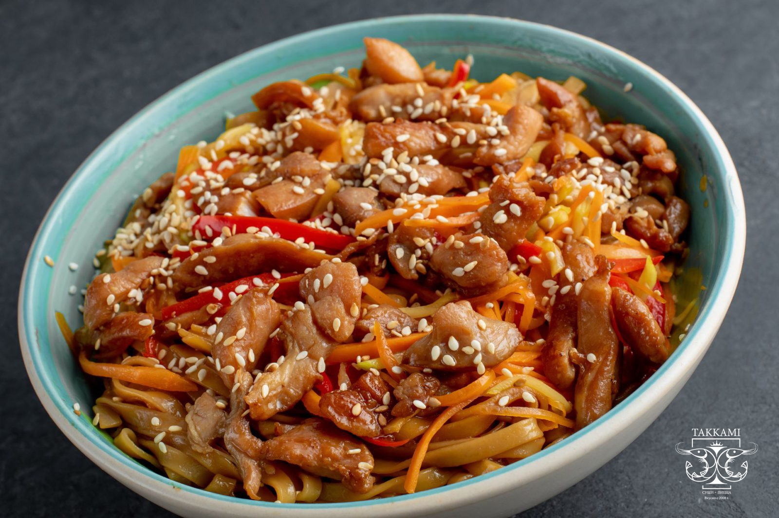 Wok с филе куриного бедра