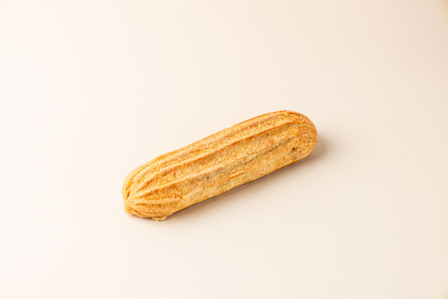 Эклер с соленой карамелью