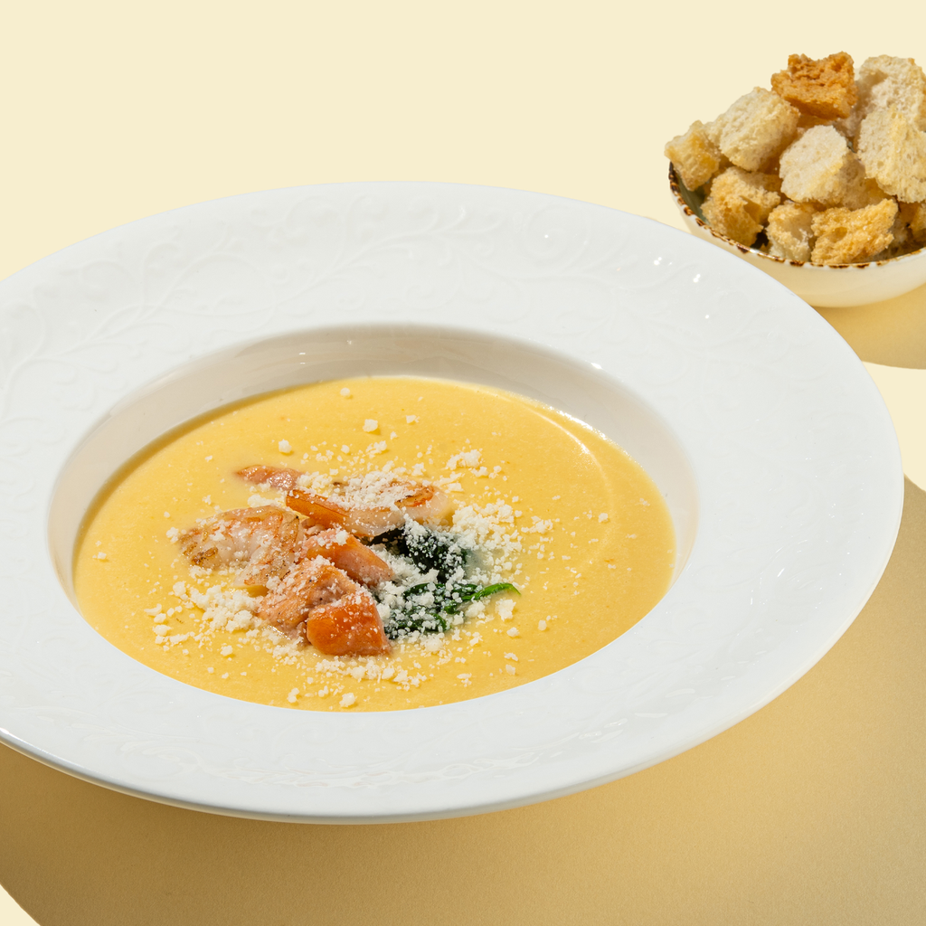 Сырный суп с лососем и креветками