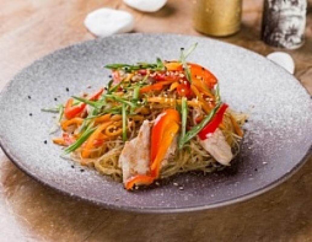 Стеклянная лапша со свининой, овощами