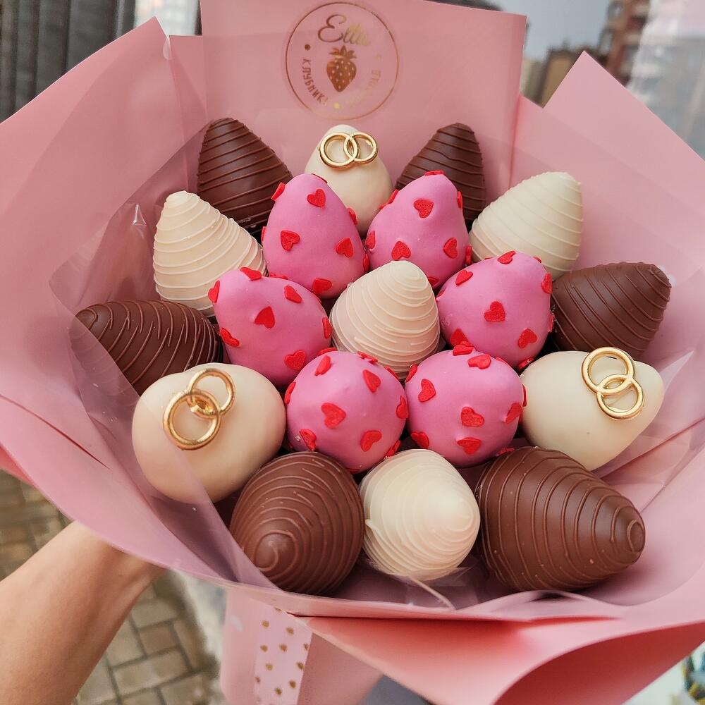 Букет из клубники "Свадебный"