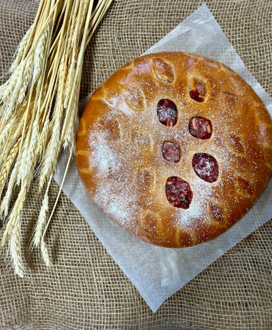 Пирог открытый с брусникой, весовой