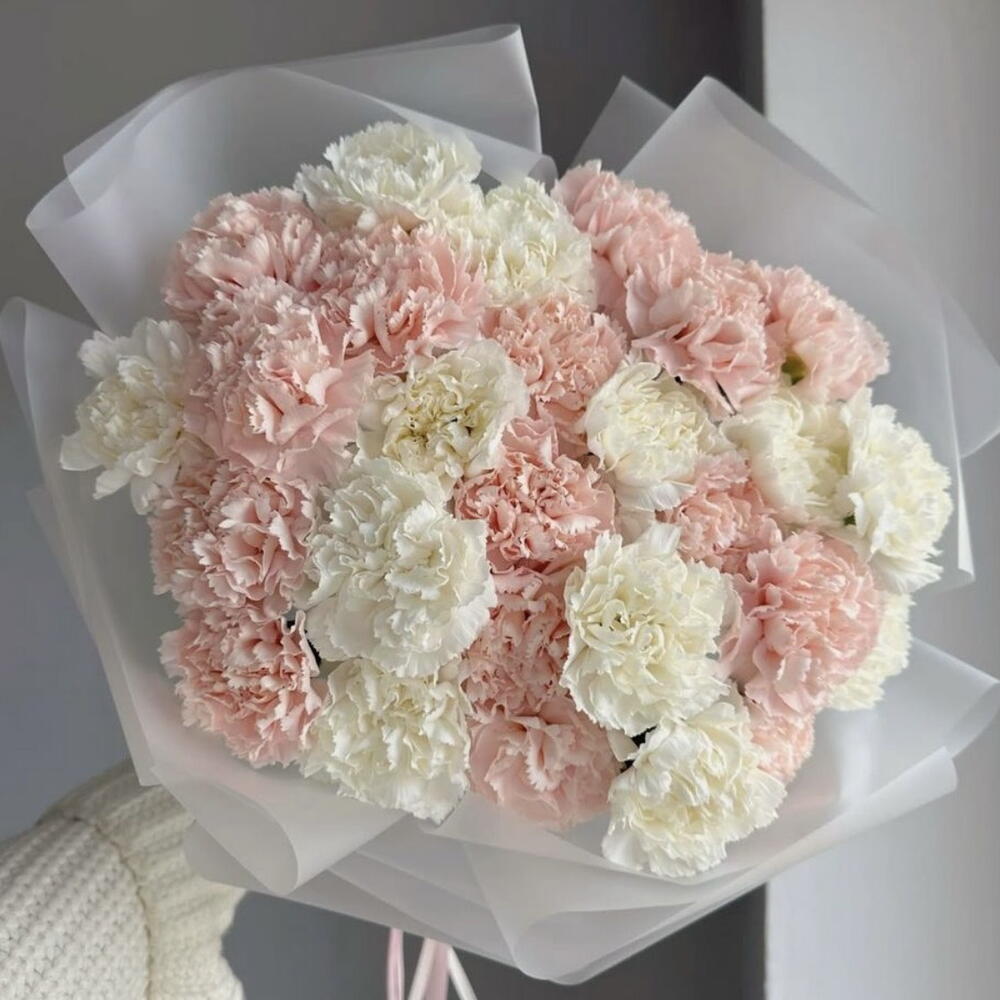 Нежный букет из гвоздик