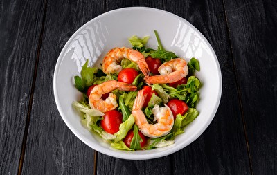 Салат с рукколой и креветками 290 гр.