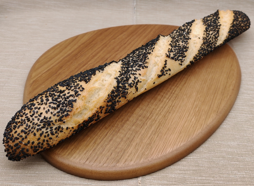 Багет большой с черным кунжутом