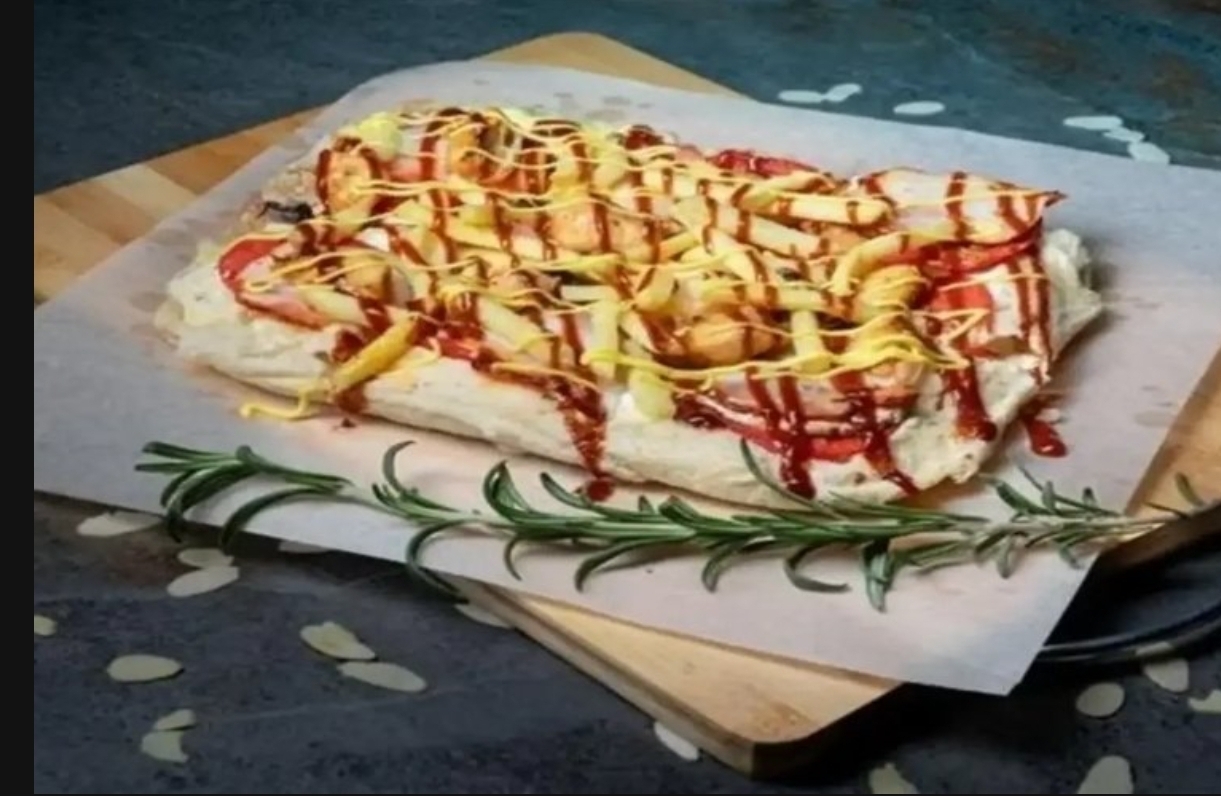 Римская пицца с копченной грудкой и беконом