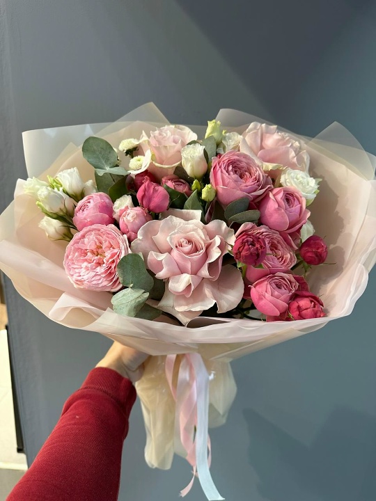 Красивый букет с розами