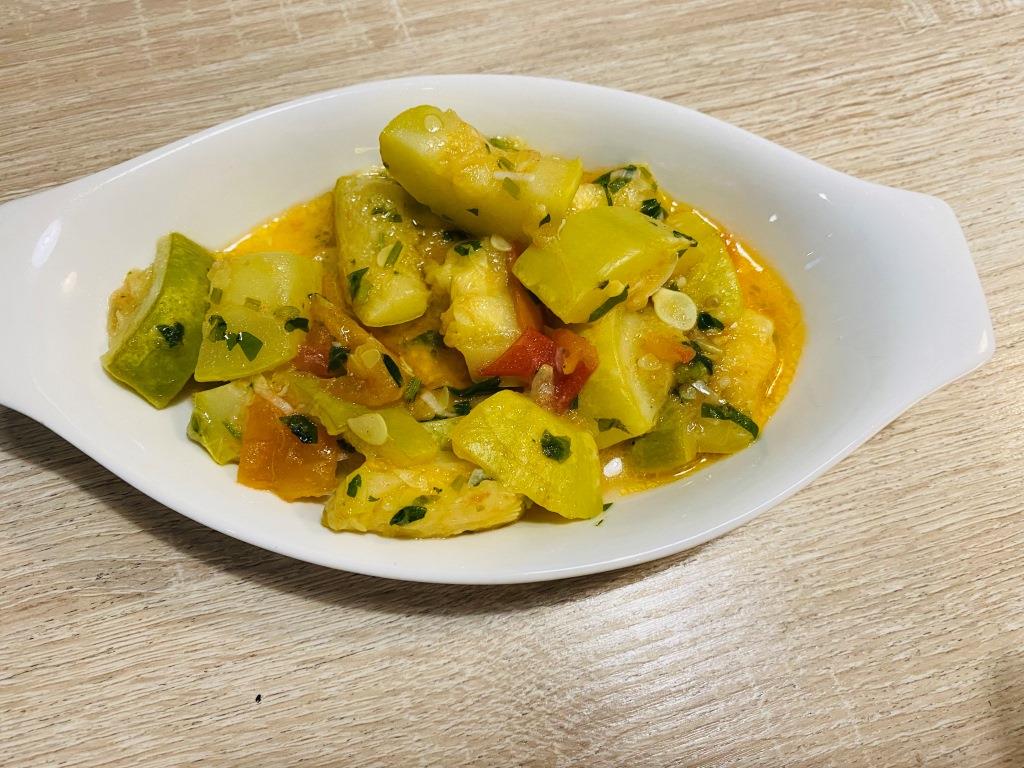 Кабачки тушеные с томатом