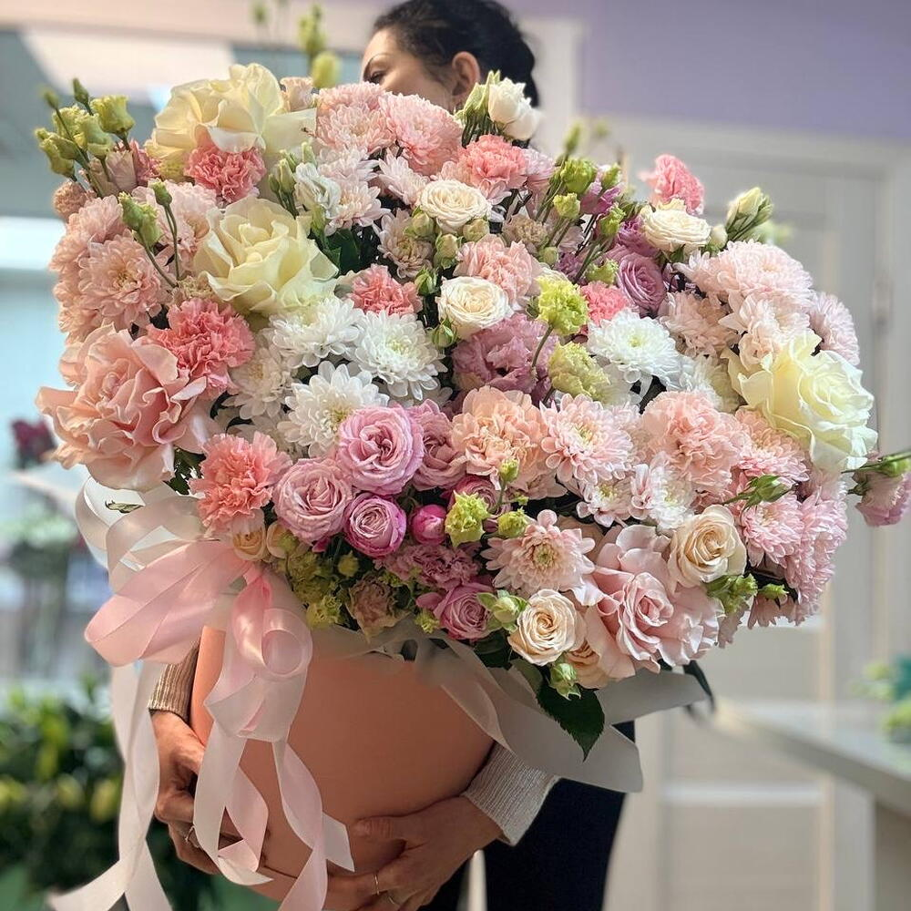 Огромный короб цветов