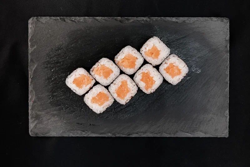 Маки с лососем