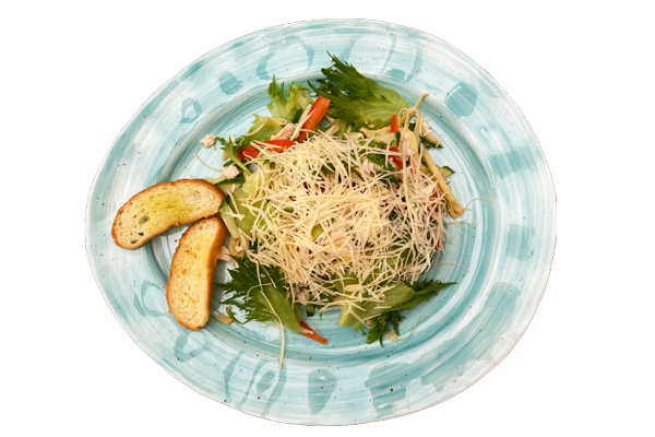 Салат с копченой курочкой и омлетом