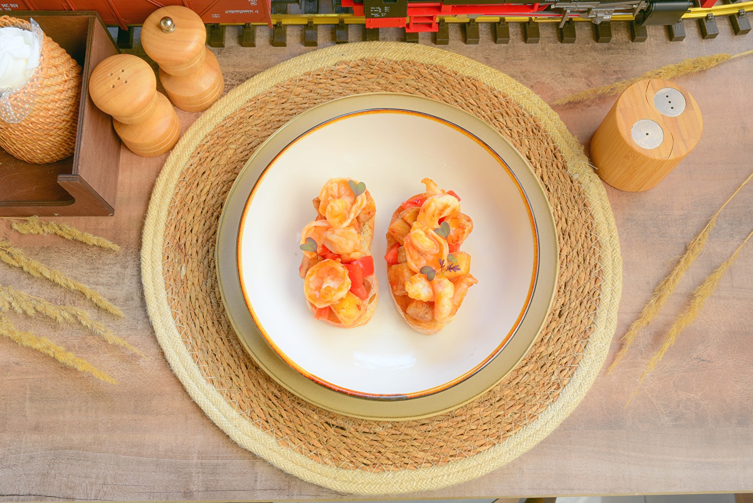 Брускетта с креветкой