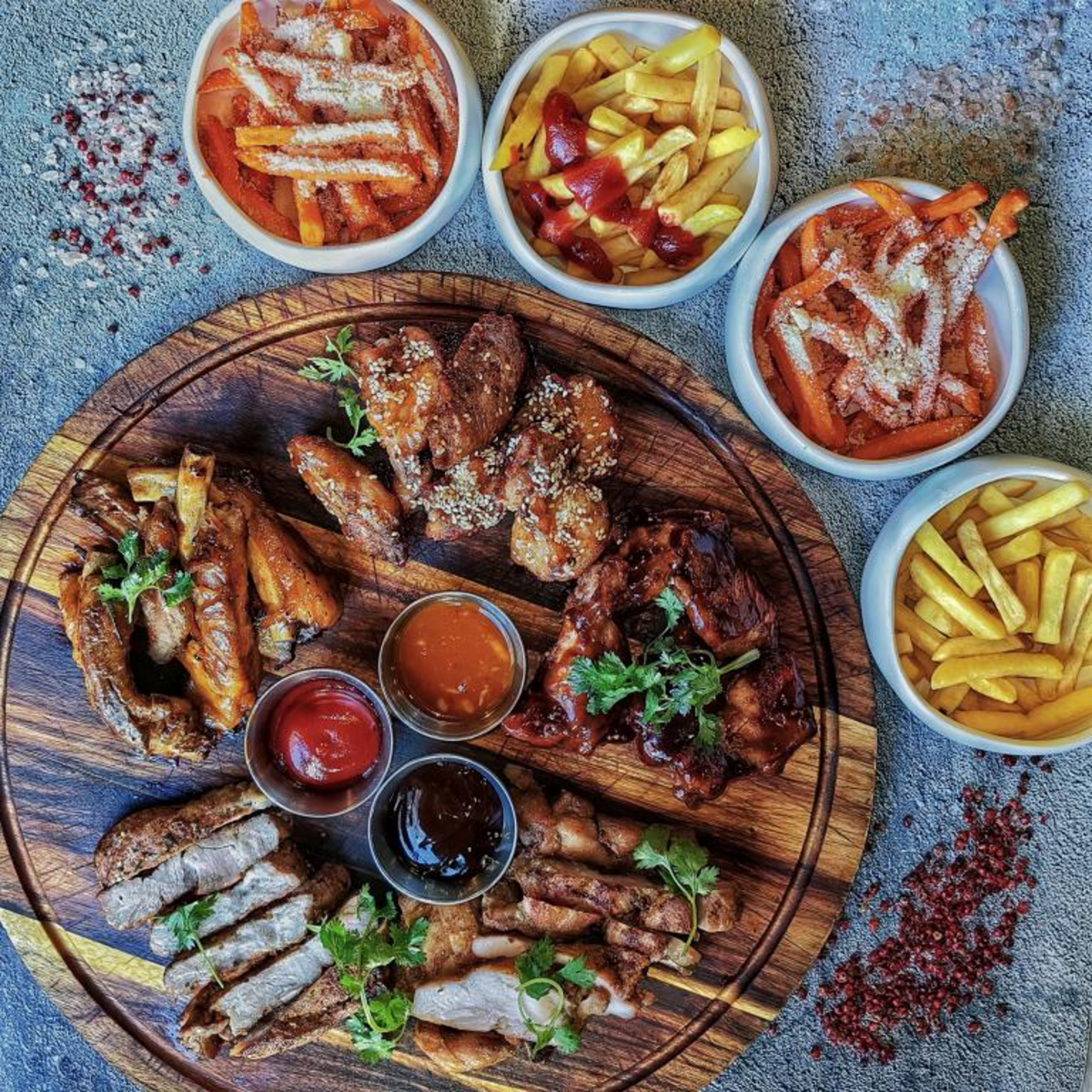 *Для компании друзей