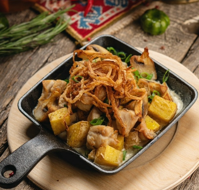 Сковородка с курицей и сыром