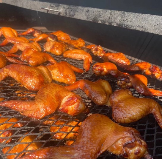 Копченые крылышки в смокере на вес