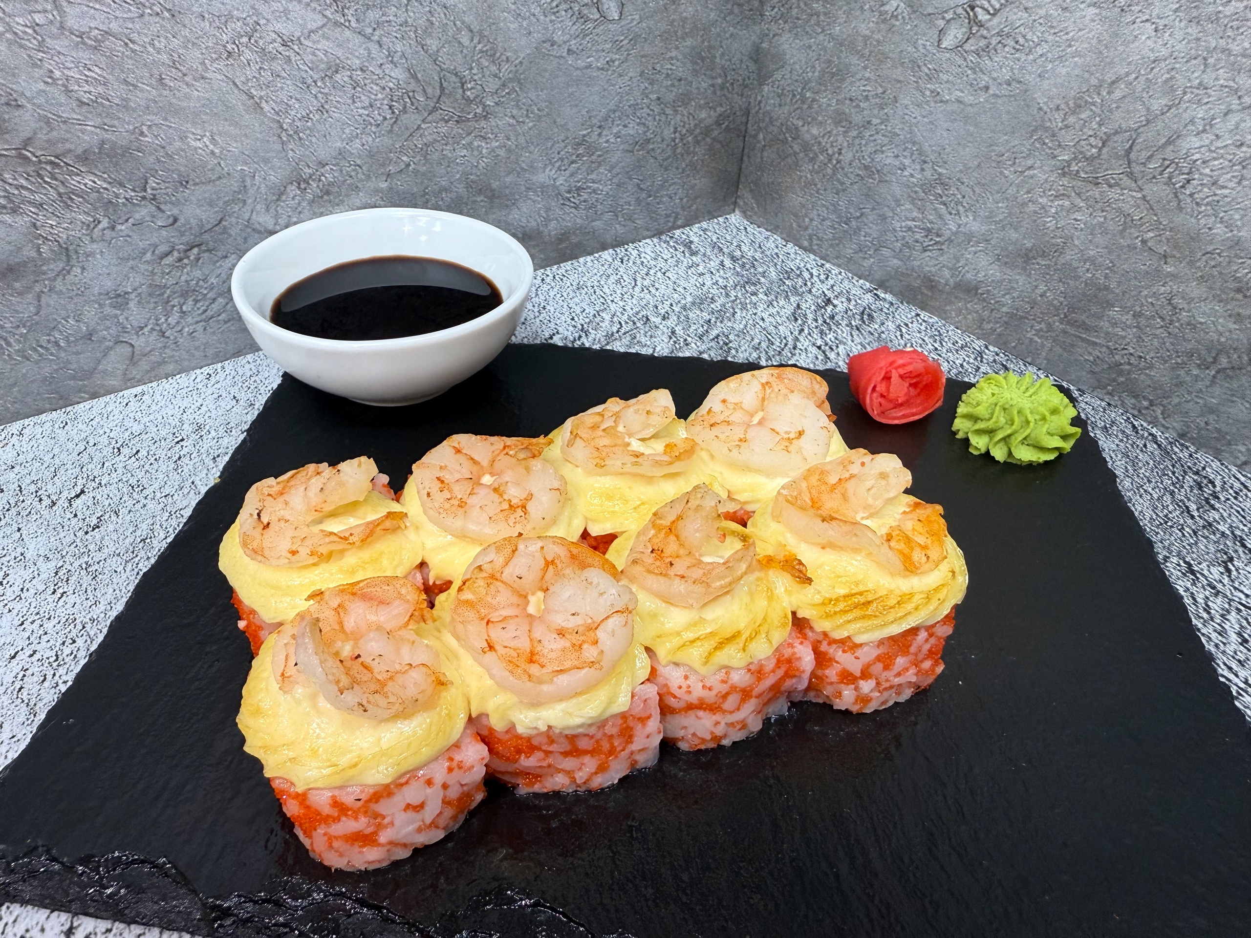 Запечённый с угрём и креветкой