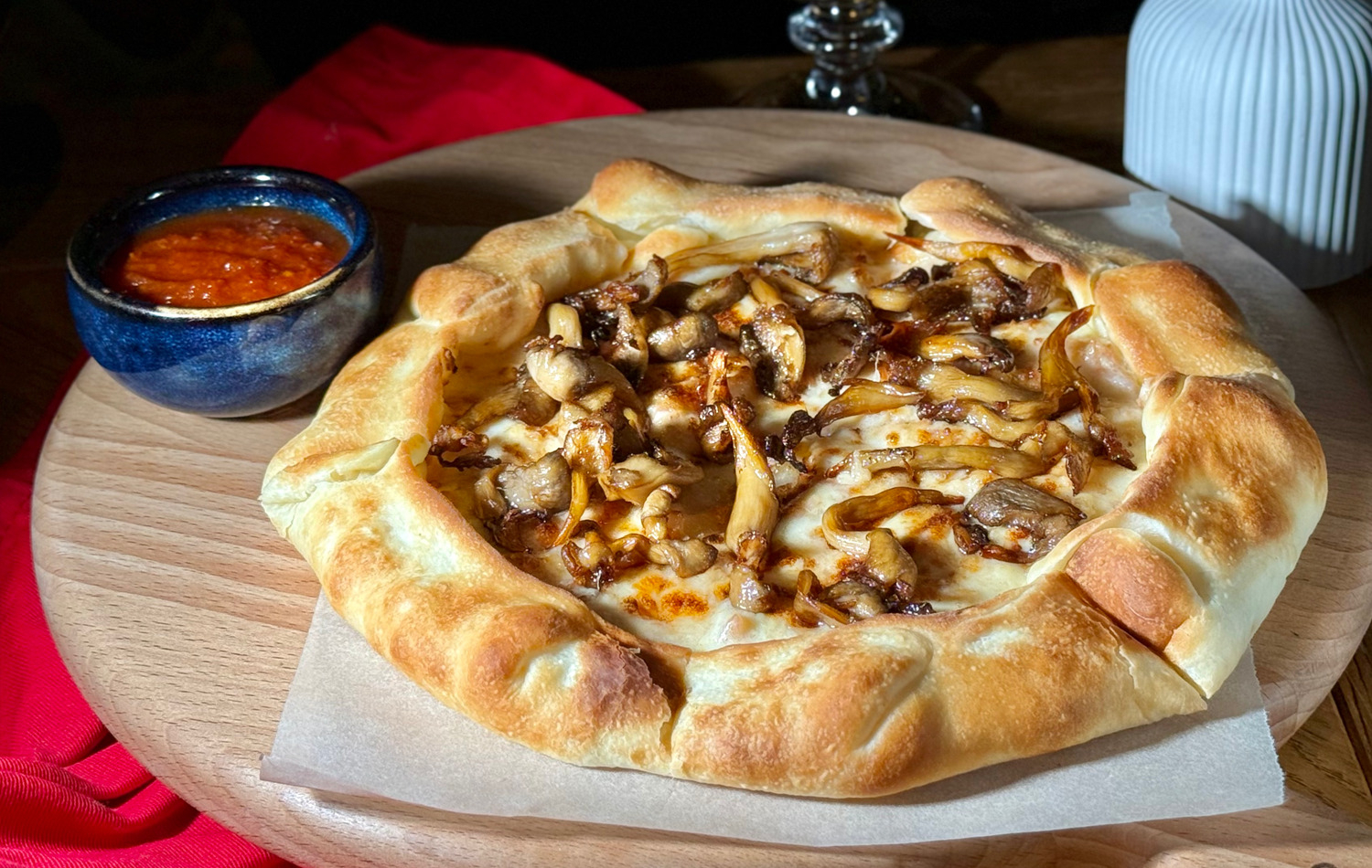 Кубдари с беконом в сливках и жареными вешенками