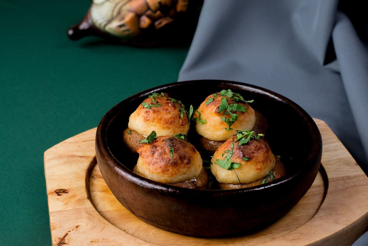 Шампиньоны с сыром "Сулугуни"