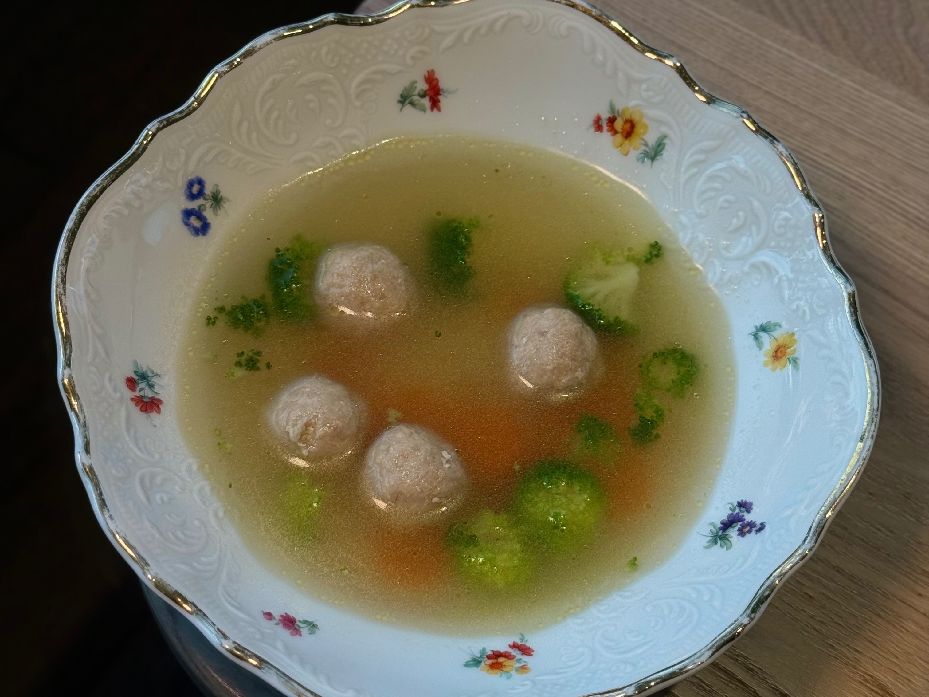 Суп с фрикадельками из кролика и овощами