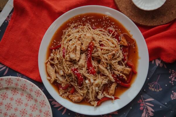 Яичная лапша с курицей