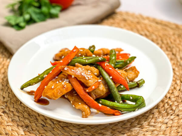 Курица с овощами в соусе терияки
