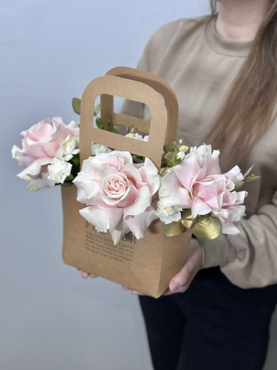 Крафтовая сумочка с французскими розами