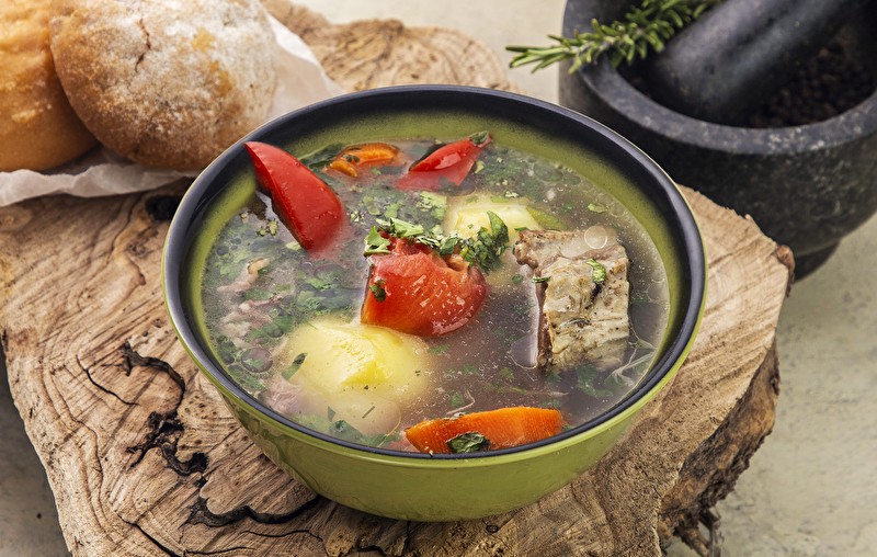 Шурпа с бараньими ребрышками