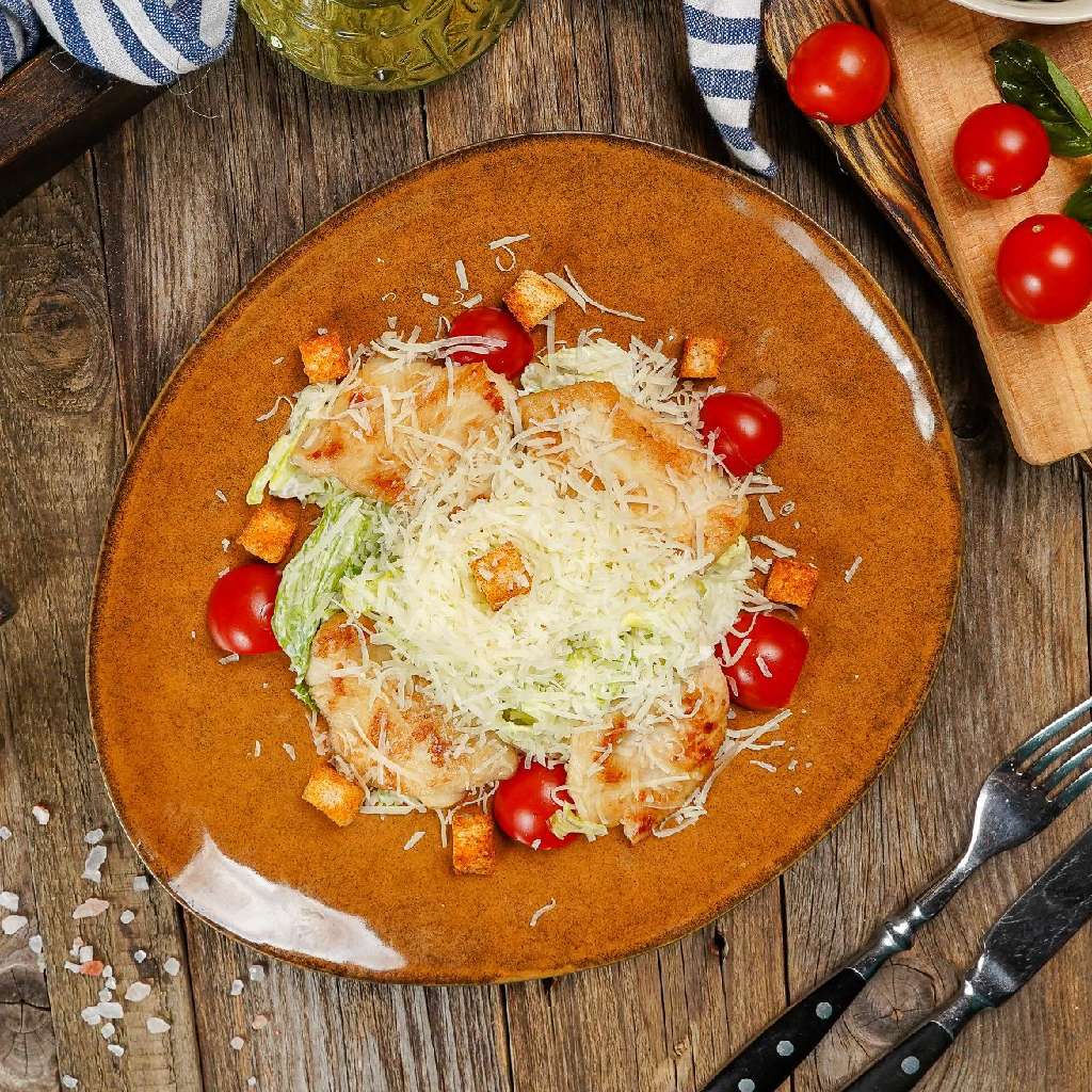 Салат цезарь с креветкой