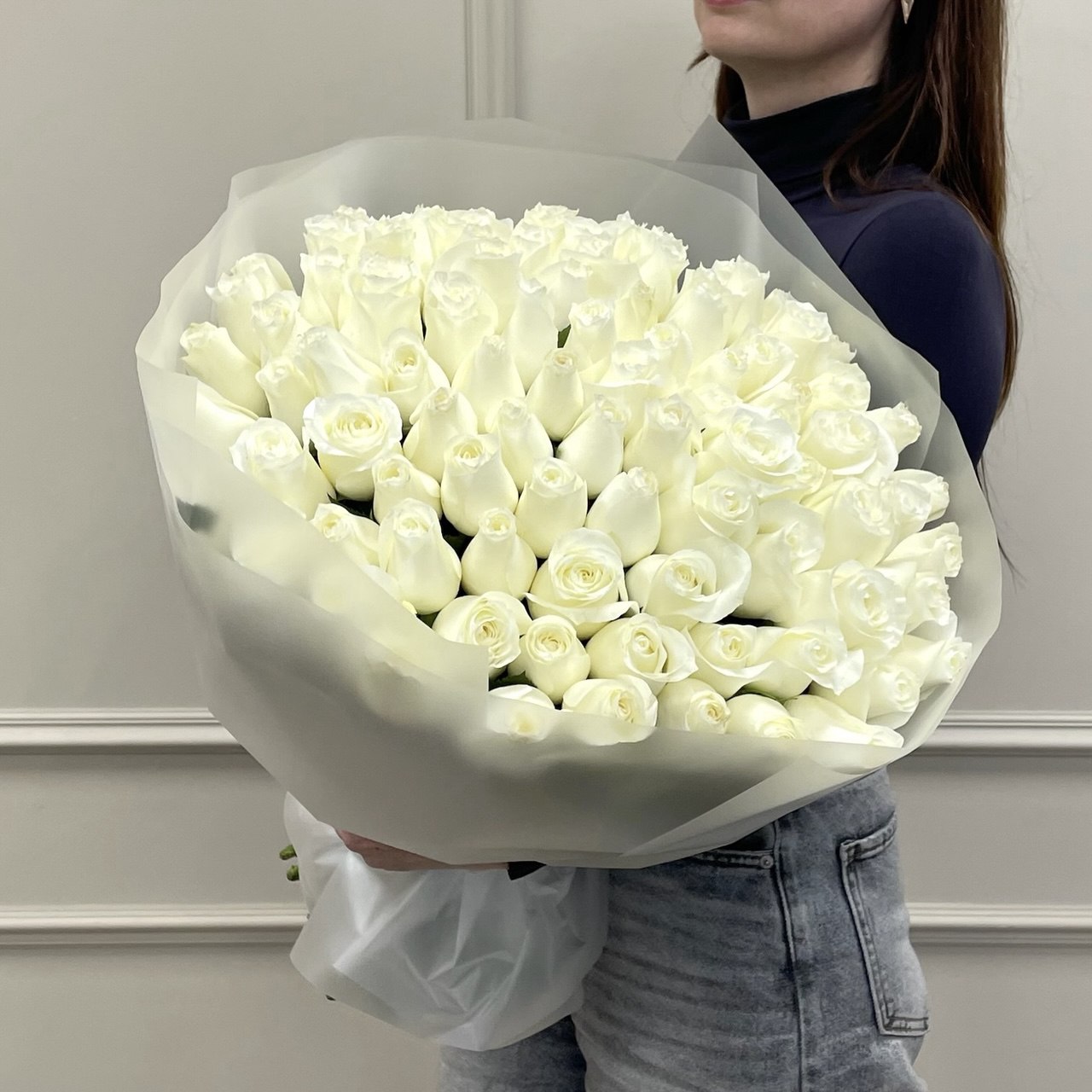 Букет из 75 белой розы Кения