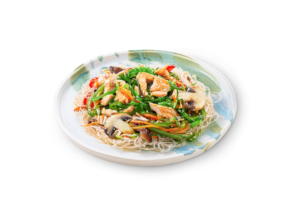 Салат с фунчозой и курицей