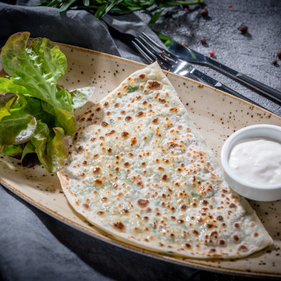 Кутабы с зеленью и мацони