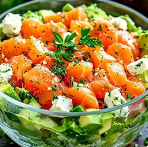 Салат с лососем и сливочным сыром
