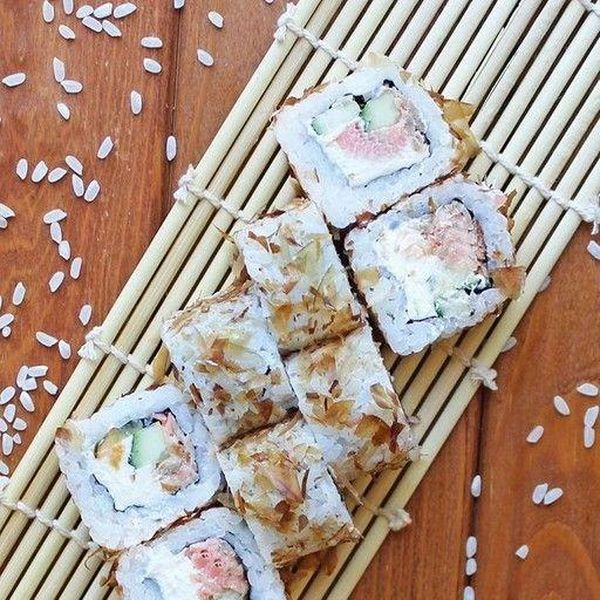 Бонито с жареной форелью