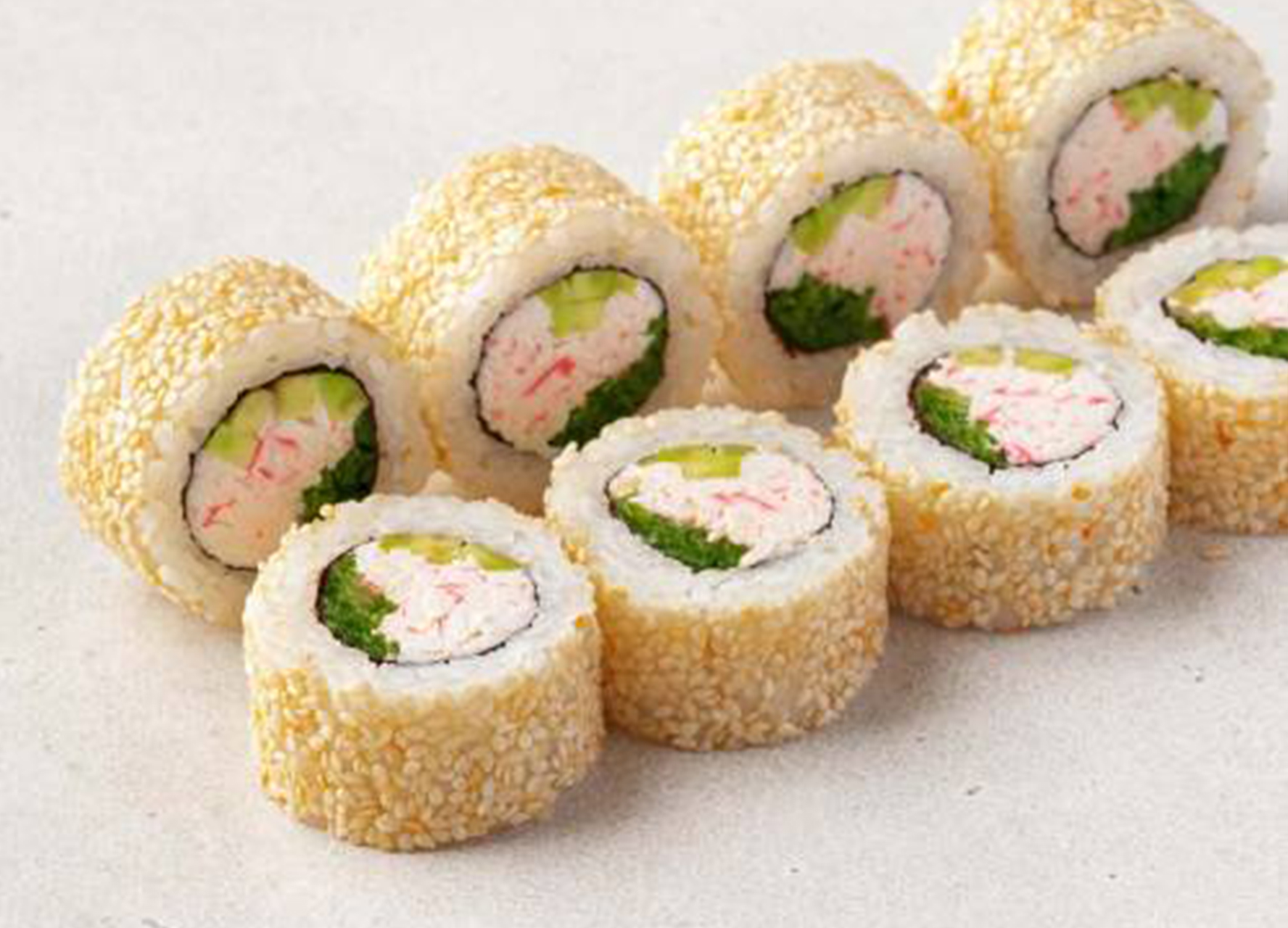 Ролл Калифорния в кунжуте