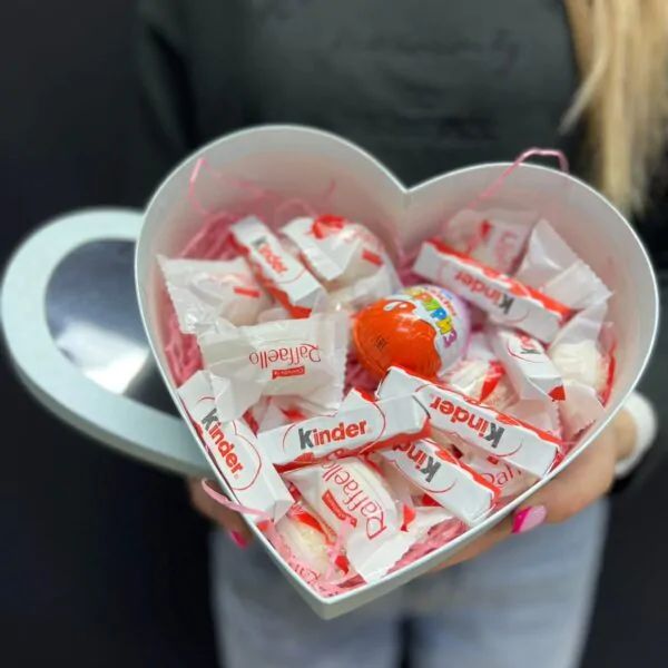 Коробочка конфет с прозрачной крышкой