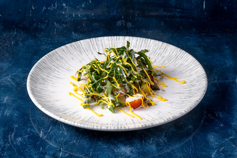 Салат теплый с угрем