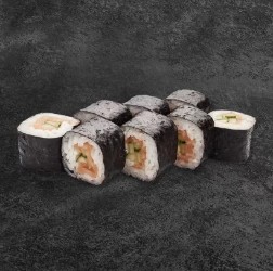 Ролл классический с огурцом и лососем