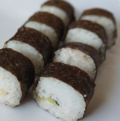 Классический ролл с курицей и огурцом