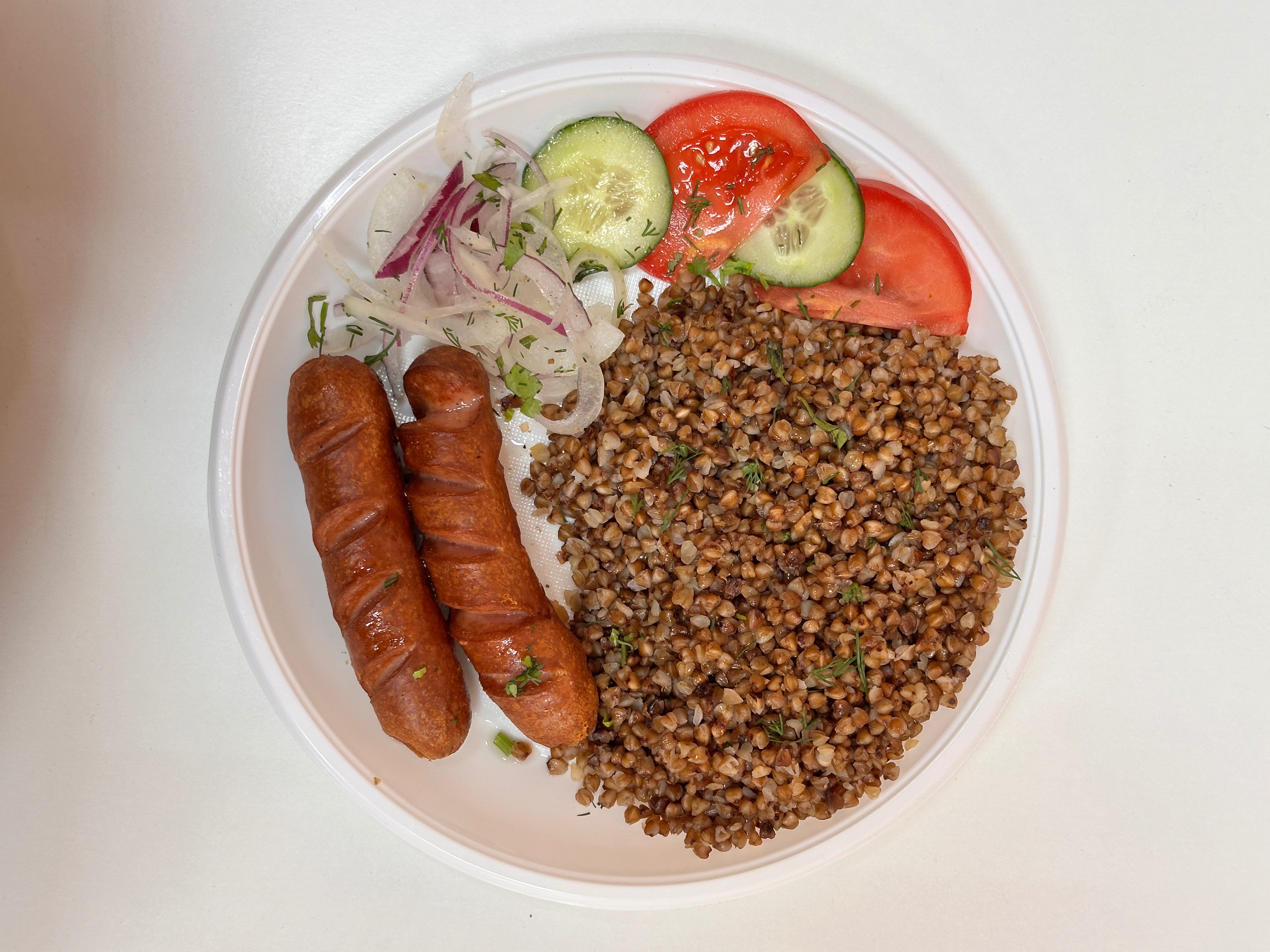 Говяжьи сосиски с гречкой