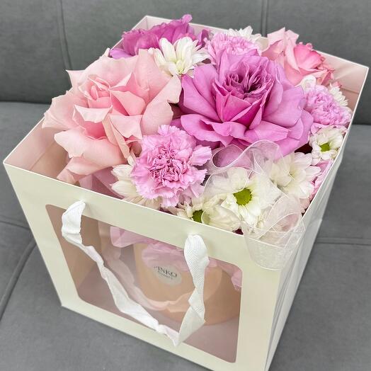 Цветочный бокс в пастельно-фиолелетовом оттенке