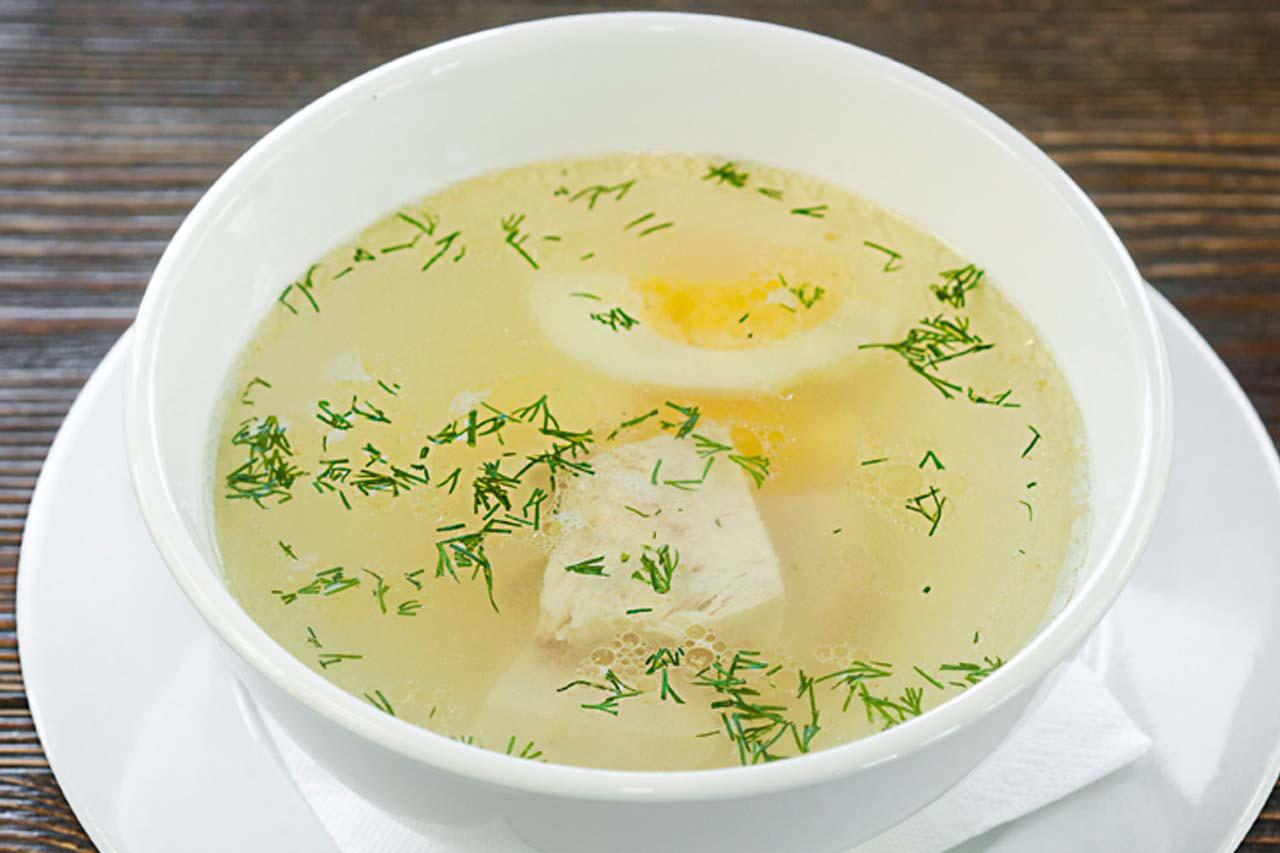Бульон куриный с яйцом
