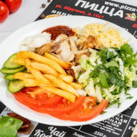 Шаурма Ливанская куриная в тарелке